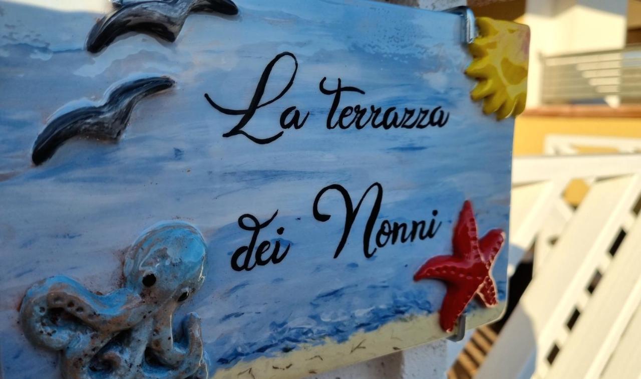 La Terrazza Dei Nonni Lägenhet Torre Specchia Ruggeri Exteriör bild