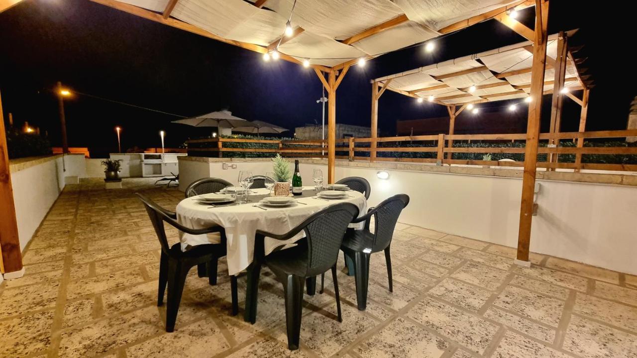 La Terrazza Dei Nonni Lägenhet Torre Specchia Ruggeri Exteriör bild