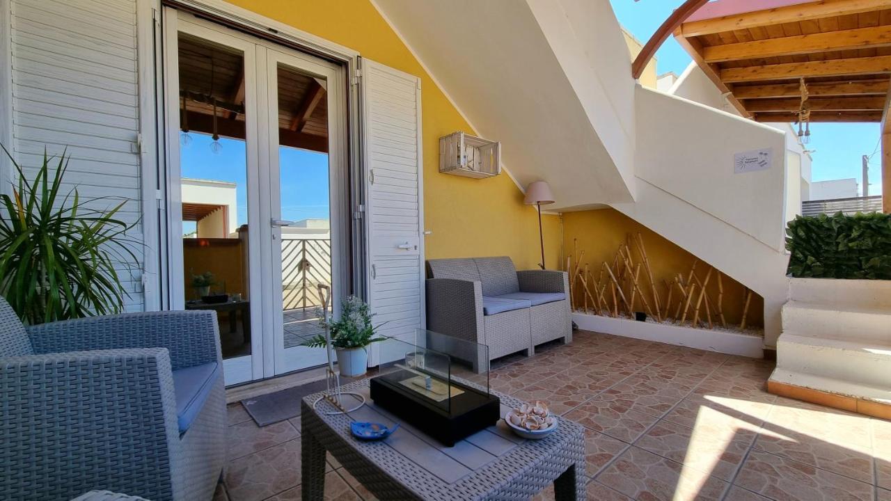 La Terrazza Dei Nonni Lägenhet Torre Specchia Ruggeri Exteriör bild